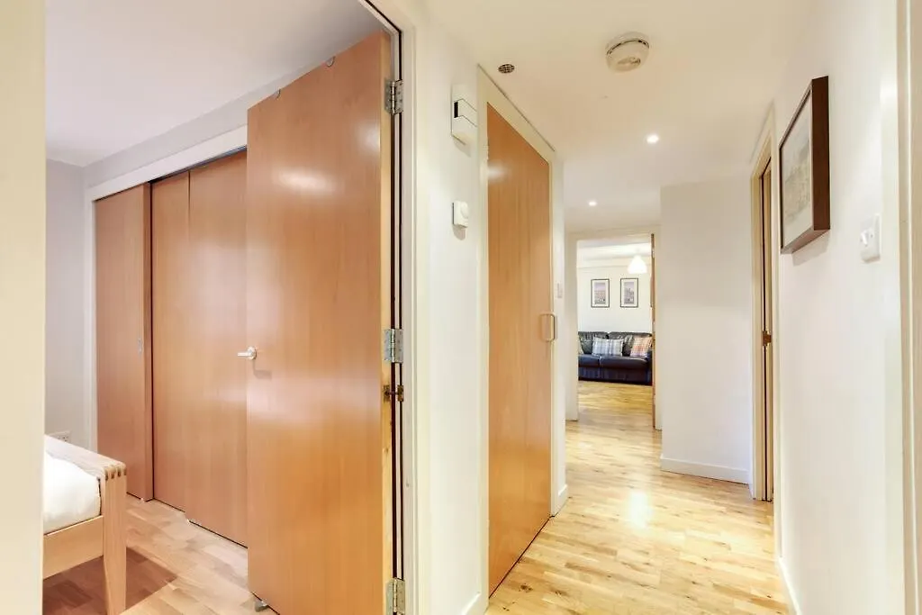 Apartment *Amazing Location!*In Heart Of The City. 2Br & Cot Edinburgh